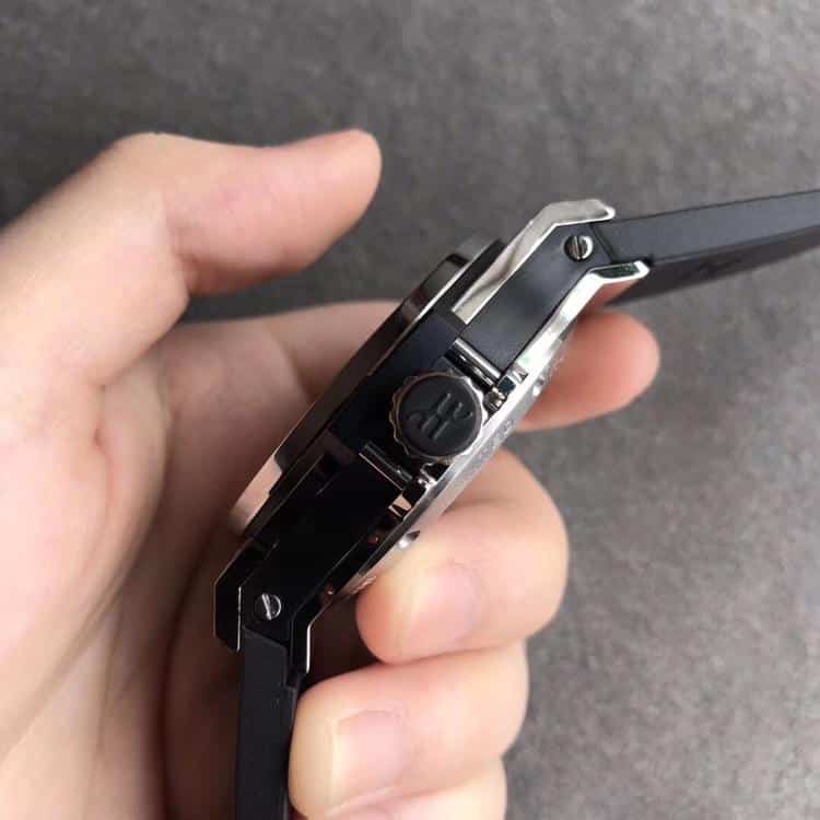 宇舶大爆炸BigBang陀飞轮镶钻黑盘复刻表侧面图