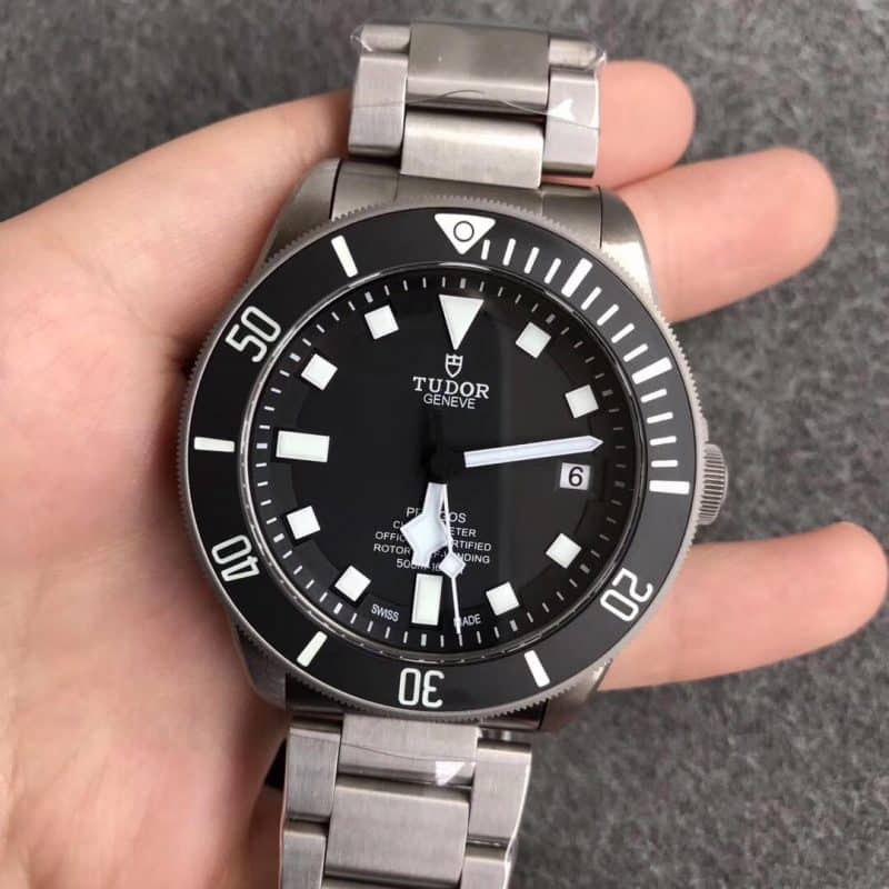 XF厂帝舵领潜型钛钢黑盘M25600TN-0001正面图