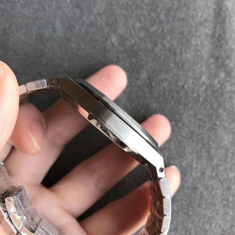 JF厂爱彼皇家橡树系列15202ST.OO.1240ST.01腕表 蓝盘侧面图