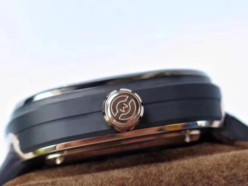 Sevenfriday-M2/02撞击灵魂工业元素自动机械男表实拍侧面图