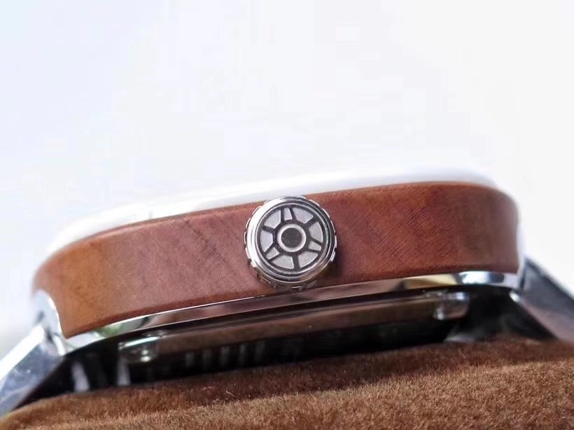 Sevenfriday- P系列 P1B/03 自动机械女表全球限量款实物拍摄侧面图