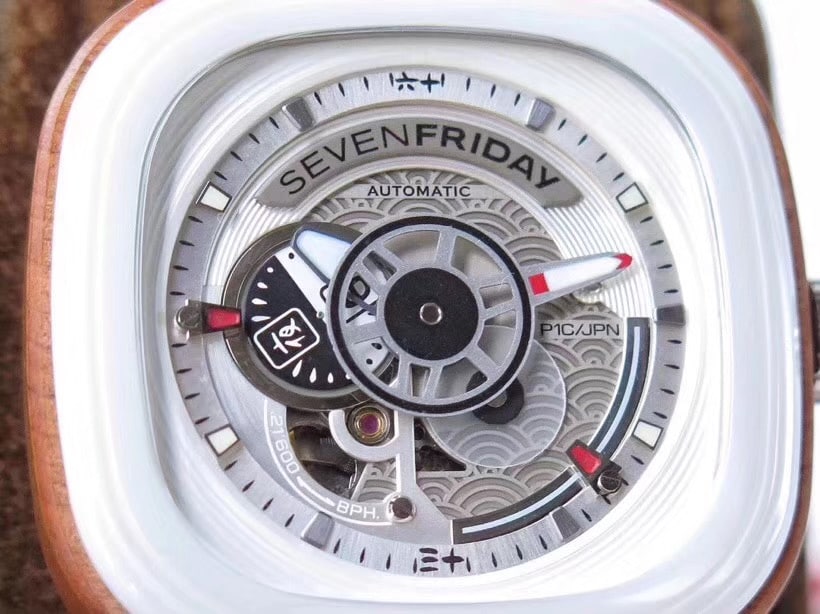 Sevenfriday- P系列 P1B/03 自动机械女表全球限量款实物拍摄正面图