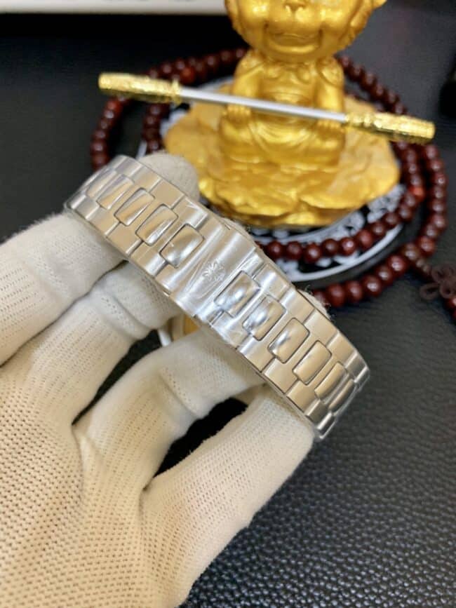 真金百达翡丽金表运动优雅系列5711/1A 010腕表(鹦鹉螺复刻表)表扣图