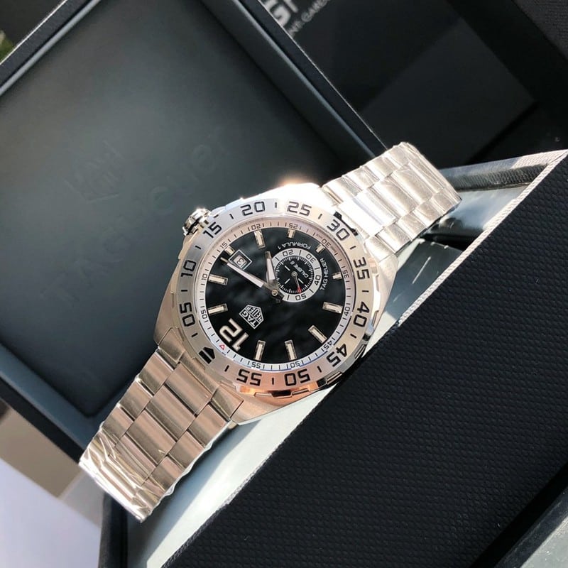 顶级复刻原单高仿手表泰格豪雅新款F1系列43mm瑞士sw360-1机械黑盘正面图