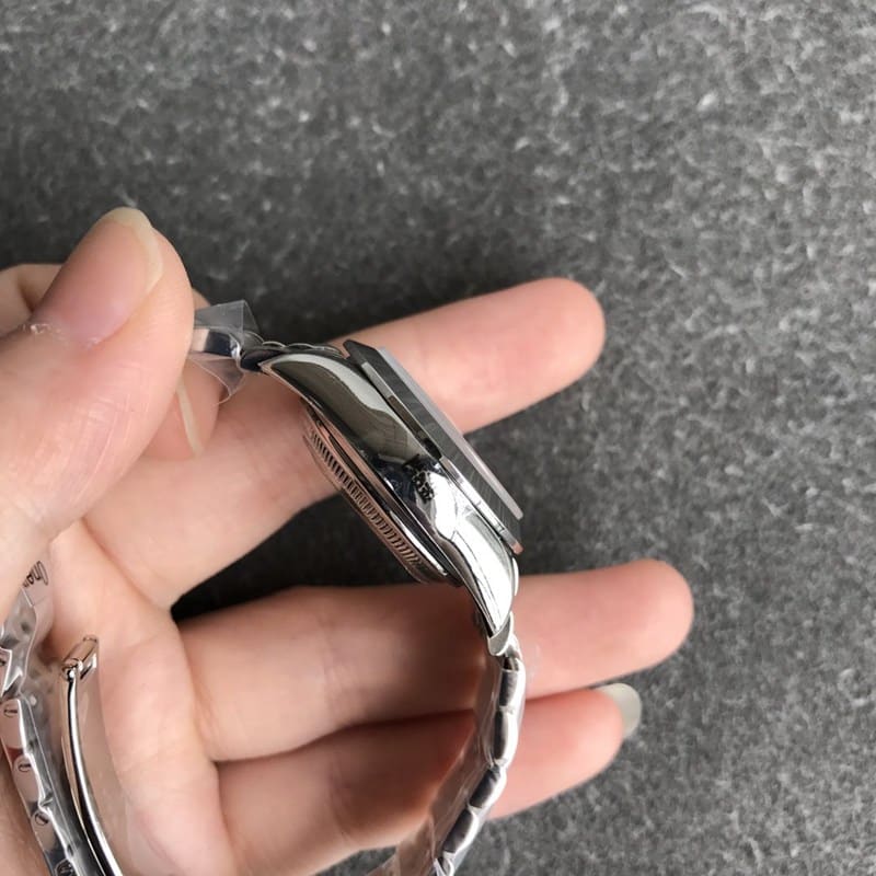 精仿劳力士手表日志女表28毫米机械粉色表盘侧面图