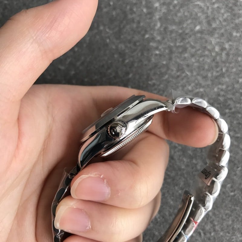 精仿劳力士手表日志女表28毫米机械粉色表盘侧面图