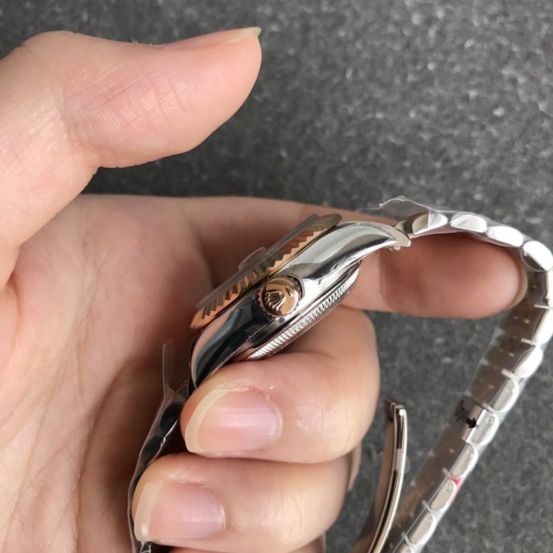 复刻劳力士手表日志女表28毫米机械虎牙圈玫瑰金咖啡色表盘侧面图