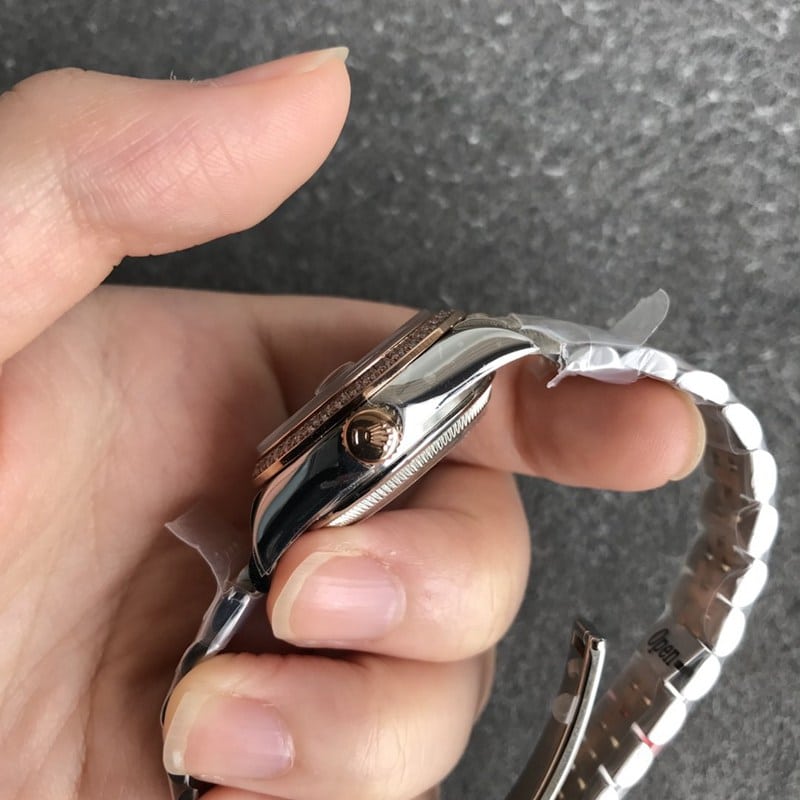 高仿劳力士手表日志女表28毫米机械圈钻玫瑰金咖啡色表盘侧面图