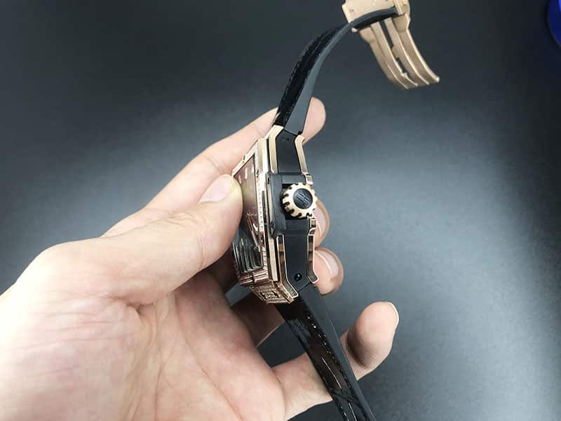 复刻手表JB宇舶MASTERPIECE系列906款真陀飞轮酒桶型男士机械表侧面图