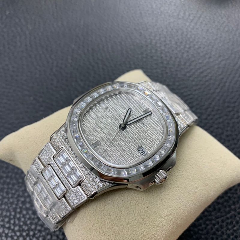 百达翡丽复刻手表满天星方钻鹦鹉螺5719/1G-001正面图