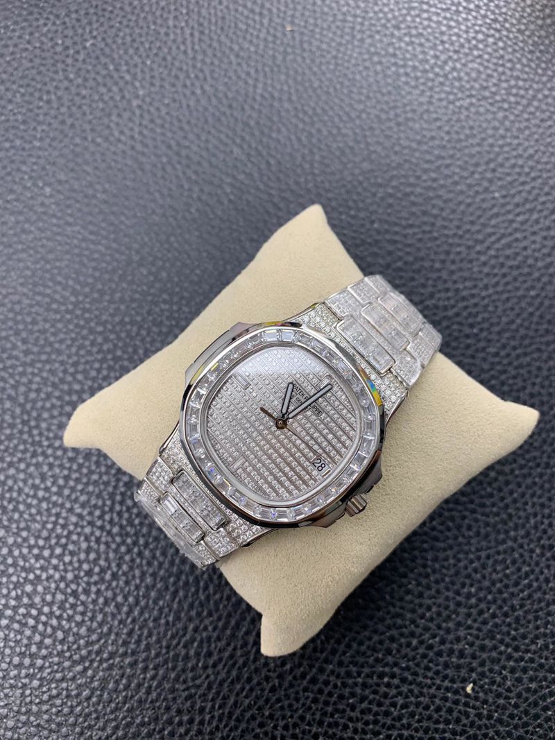 百达翡丽复刻手表满天星方钻鹦鹉螺5719/1G-001正面图