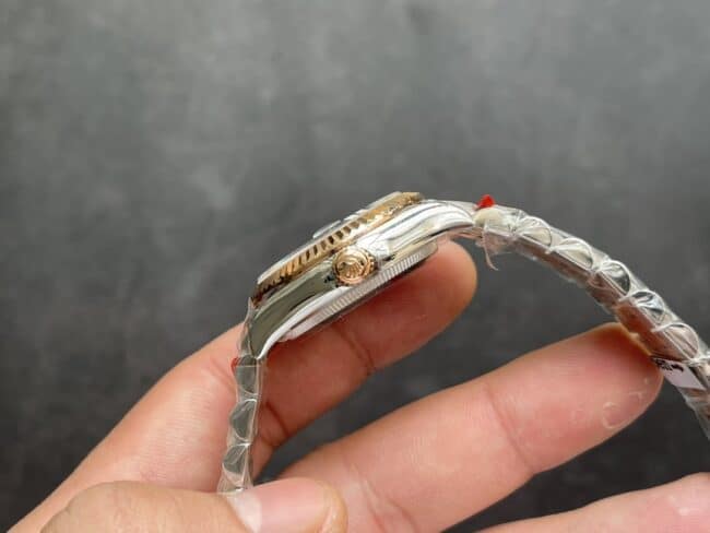 劳力士复刻手表日志型 31mm 间金女装腕表侧面图