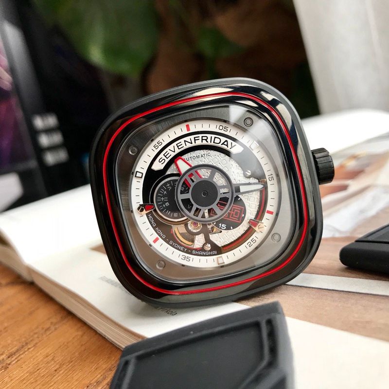 七个星期五复刻手表新款sevenfridayP1B/10联名款正面图