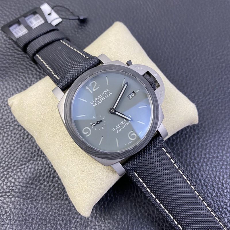 沛纳海复刻手表pam1662表径44MM“烟灰”喷砂钛壳正面图