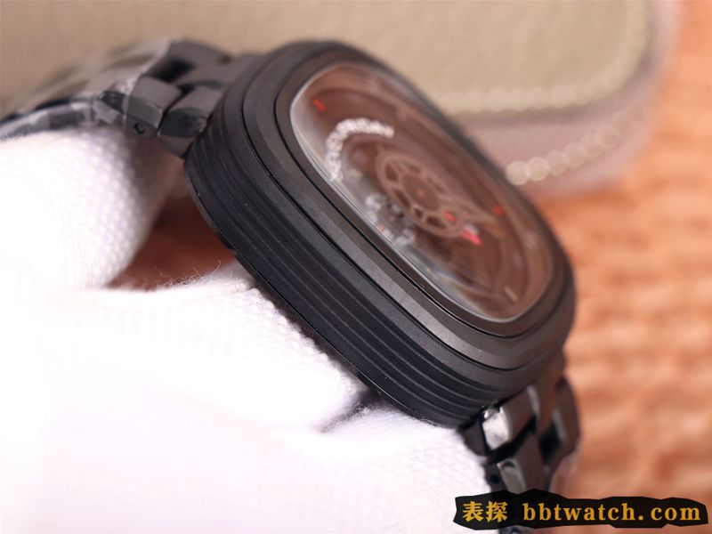复刻手表七个星期五SEVENFRIDAY/自动机械男表瑞士钢带大表盘全黑色侧面图