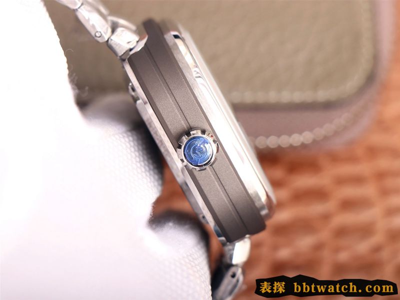 复刻手表七个星期五SEVENFRIDAY/自动机械男表瑞士钢带大表盘白色侧面图