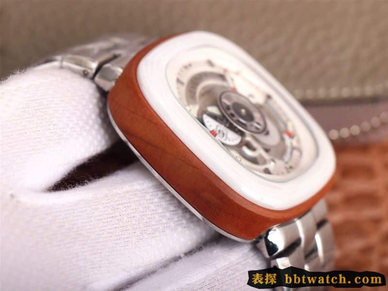 复刻七个星期五手表SEVENFRIDAY/自动机械男表瑞士钢带大表盘白色侧面图