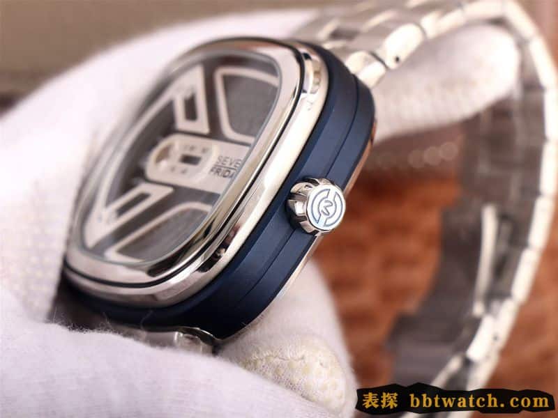 复刻手表SEVENFRIDAY/七个星期五手表瑞士自动机械男表钢带大表盘M1B/01M侧面图