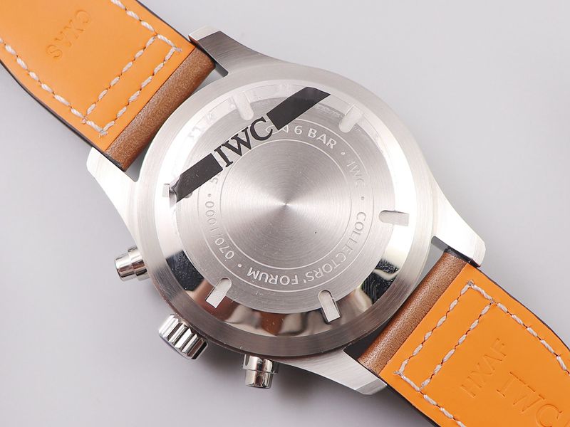 万国高仿手表IWC3777飞行员计时系列腕表后盖图