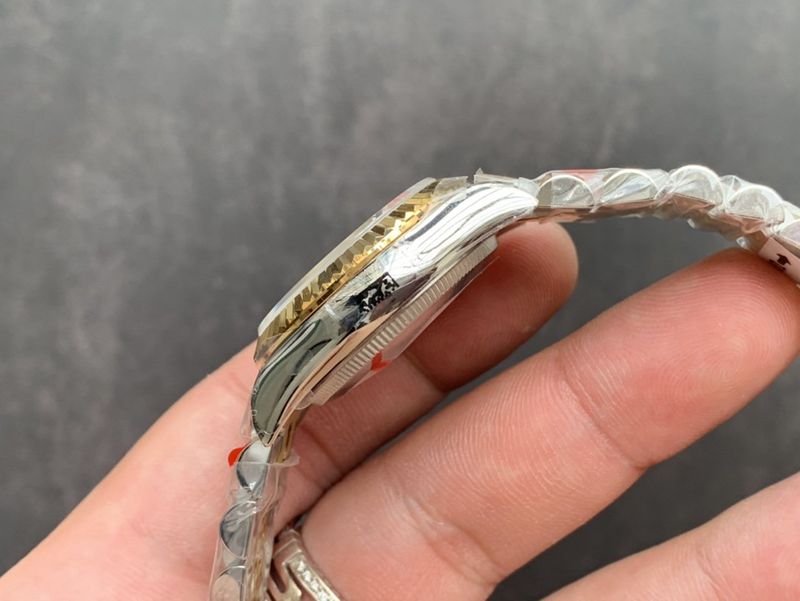 劳力士精仿手表日志型 31mm 全自动机械间金女装侧面图