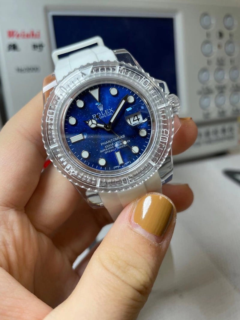 劳力士复刻蓝水鬼透明手表3135机芯蓝面正面图