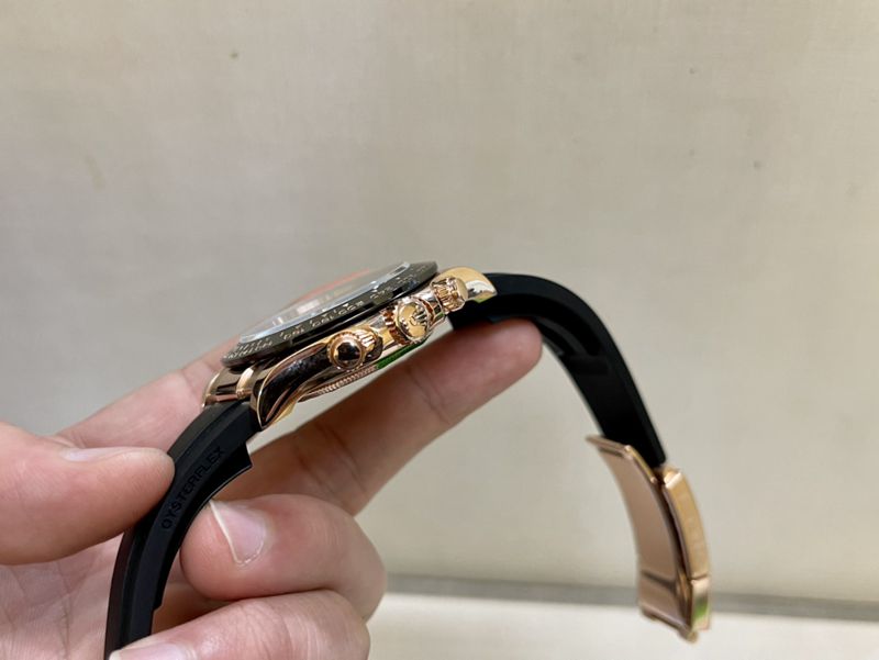 真金真钻劳力士顶级复刻手表迪通拿系列陶瓷圈男士玫瑰金机械腕表侧面图