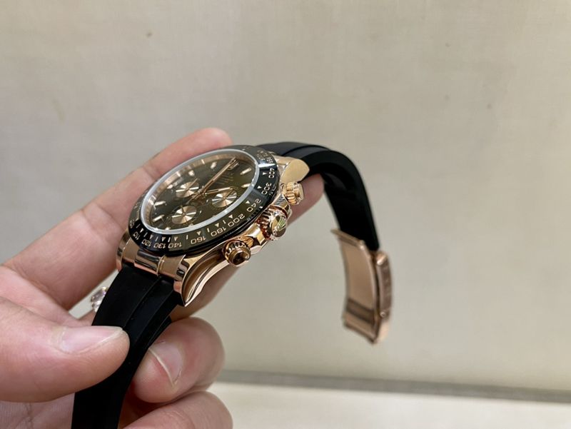 真金真钻劳力士顶级复刻手表迪通拿系列陶瓷圈男士玫瑰金机械腕表侧面图
