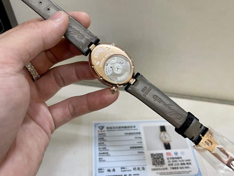 真金真钻宝矶顶级高仿手表皇后系列玫瑰金女士钻石皮带腕表机芯图