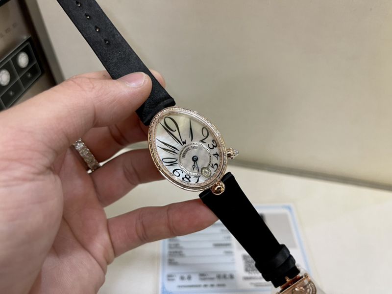 真金真钻宝矶顶级高仿手表皇后系列玫瑰金女士钻石皮带腕表正面图