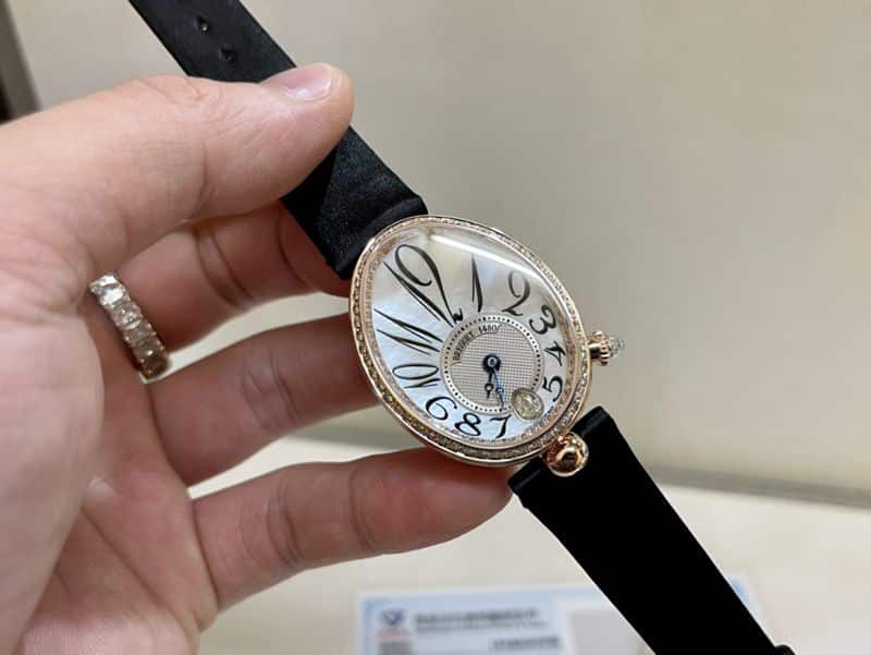 真金真钻宝矶顶级高仿手表皇后系列玫瑰金女士钻石皮带腕表正面图