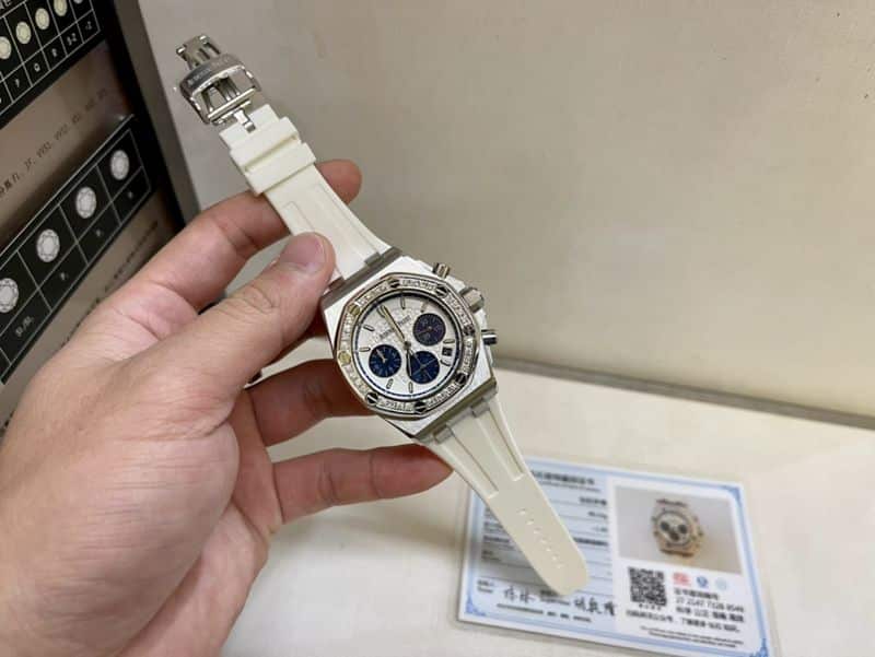 真金真钻爱彼顶级高仿手表多功能计时系列女表白盘橡胶带腕表正面图