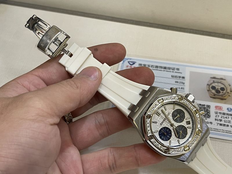 真金真钻爱彼顶级高仿手表多功能计时系列女表白盘橡胶带腕表正面图