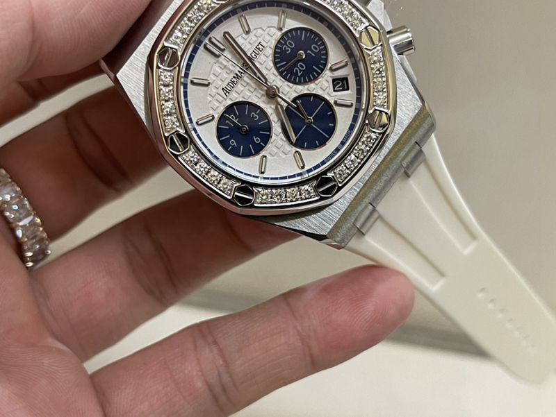 真金真钻爱彼顶级高仿手表多功能计时系列女表白盘橡胶带腕表正面图