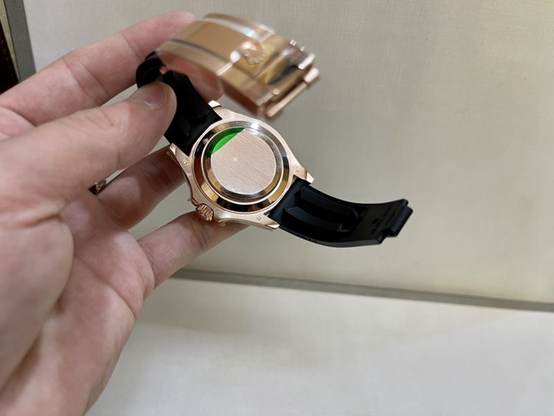 真金真钻劳力士顶级精仿手表游艇名仕系列玫瑰金男士运动腕表后盖图