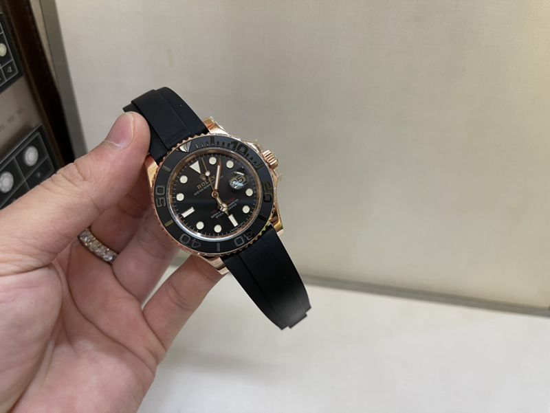 真金真钻劳力士顶级精仿手表游艇名仕系列玫瑰金男士运动腕表正面图