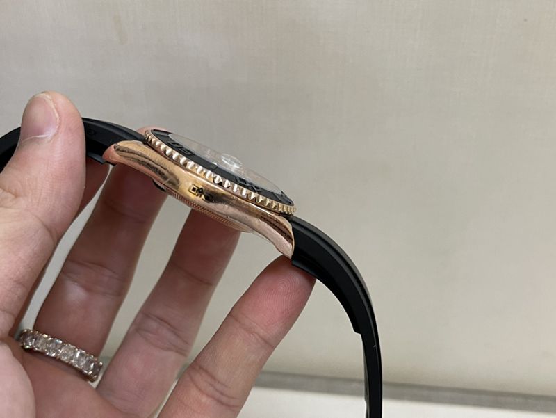 真金真钻劳力士顶级精仿手表游艇名仕系列玫瑰金男士运动腕表侧面图