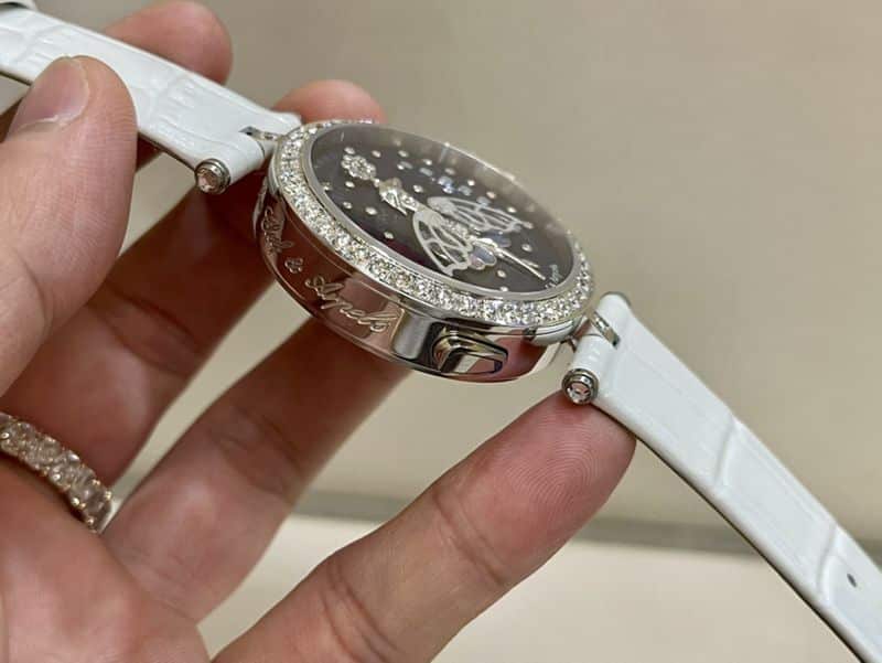 真金真钻梵克雅宝顶级精仿手表诗意系列女士钻石皮带腕表侧面图