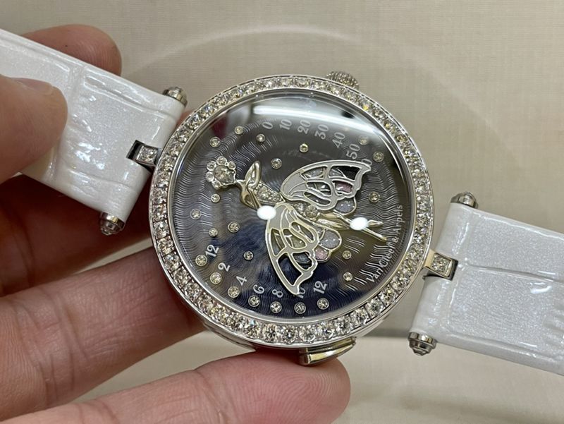 真金真钻梵克雅宝顶级精仿手表诗意系列女士钻石皮带腕表正面图