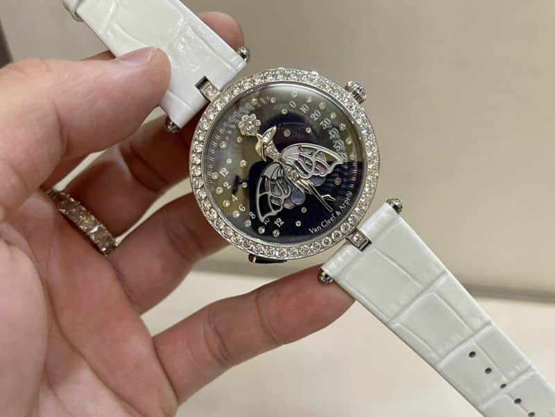 真金真钻梵克雅宝顶级精仿手表诗意系列女士钻石皮带腕表正面图