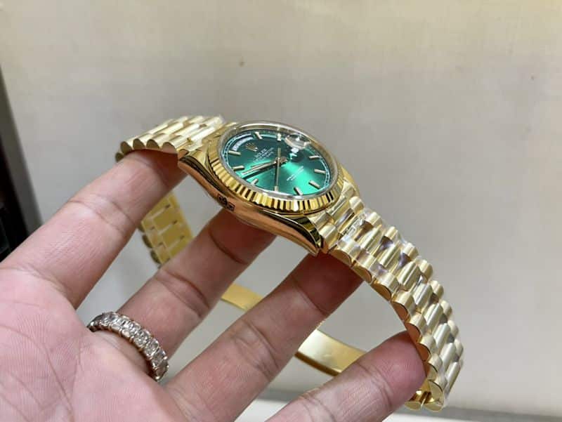 真金真钻劳力士顶级精仿手表日志系列绿盘包黄金男士机械腕表侧面图