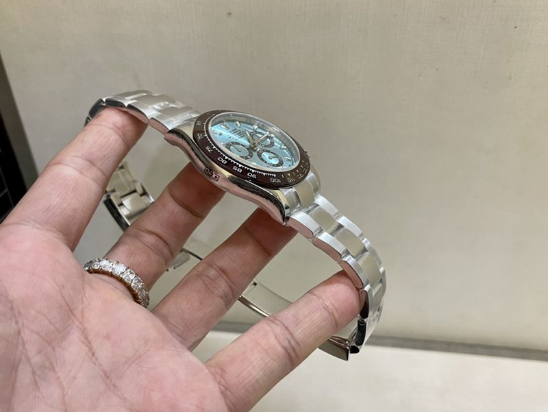 真金真钻劳力士顶级复刻手表迪通拿系列男士冰蓝迪机械钢带腕表侧面图