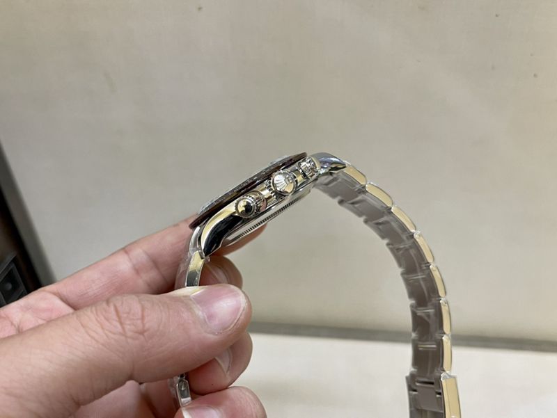 真金真钻劳力士顶级复刻手表迪通拿系列男士冰蓝迪机械钢带腕表侧面图