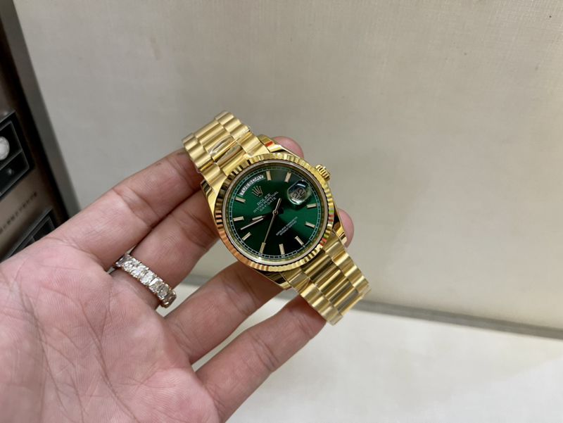 真金真钻劳力士顶级精仿手表日志系列绿盘包黄金男士机械腕表正面图