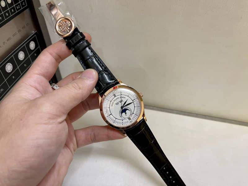 百达翡丽高仿手表复杂月历日历星期系列男士皮带机械玫瑰金腕表正面图