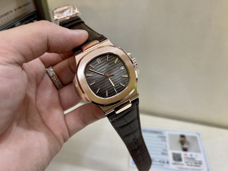 真金真钻百达翡丽顶级高仿手表鹦鹉螺系列实心金黑盘男士机械腕表正面图