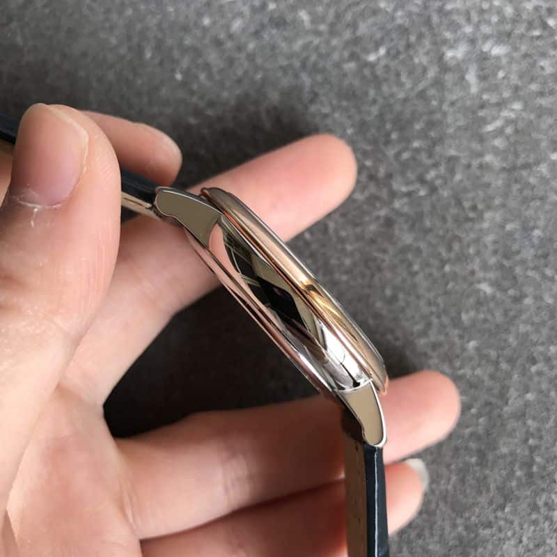欧米茄顶级高仿手表蝶飞系列男士蓝盘皮带机械腕表侧面图