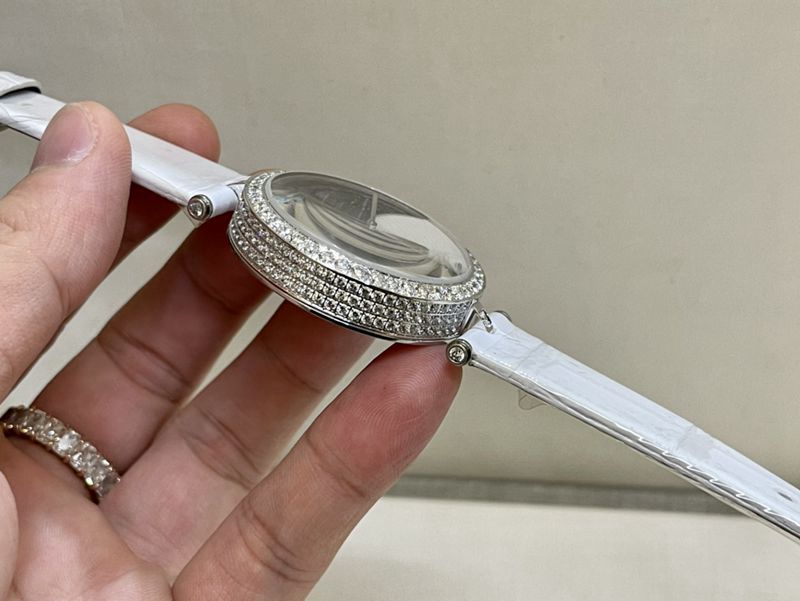 真金真钻梵克雅宝顶级精仿手表日月星辰系列满钻女士石英腕表侧面图