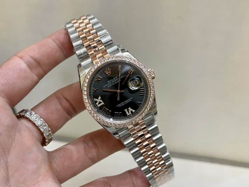 真金真钻劳力士顶级高仿手表日志款间金玫瑰金女士黑盘机械钻石腕表正面图