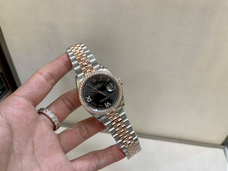 真金真钻劳力士顶级高仿手表日志款间金玫瑰金女士黑盘机械钻石腕表正面图