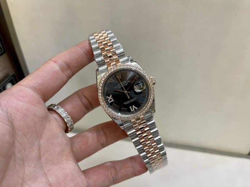真金真钻劳力士顶级高仿手表日志款间金玫瑰金女士黑盘机械钻石腕表正面图